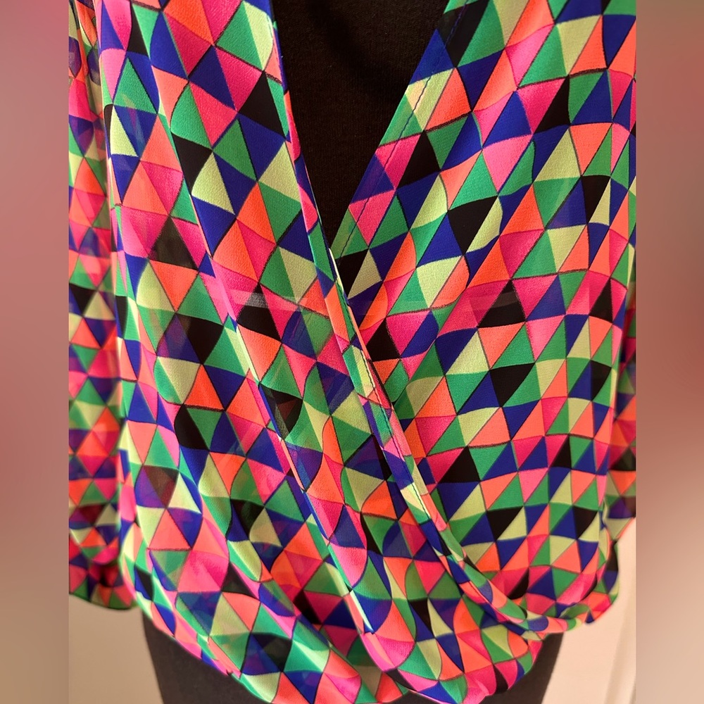 Sheer top, fun pattern - Picture 2 of 4